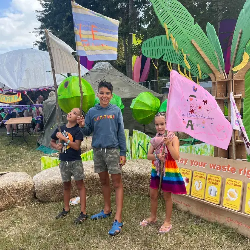 3 siblings waiving flags