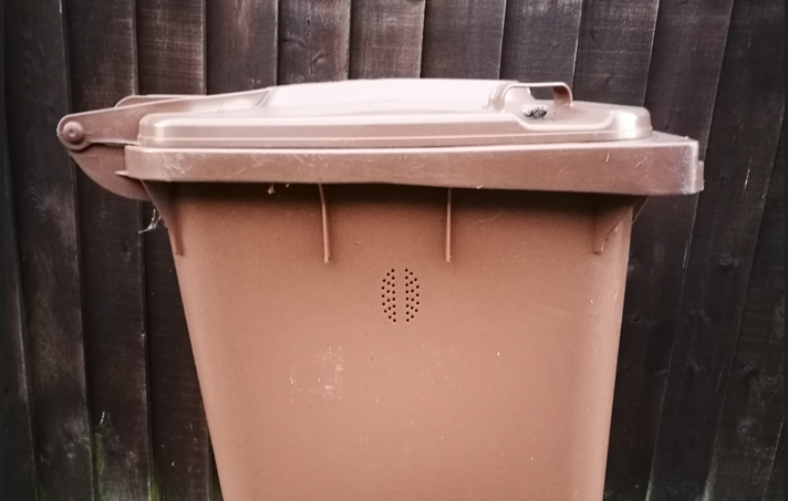 Garden waste bin